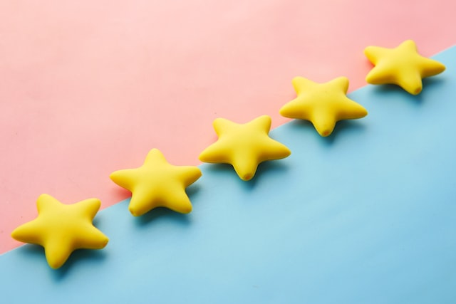 yellow star crackers on two-tone paper representing five-star Yelp review