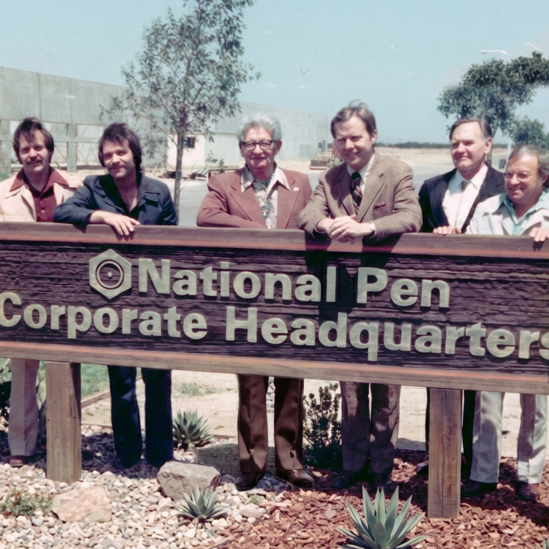 1966: Criação da National Pen