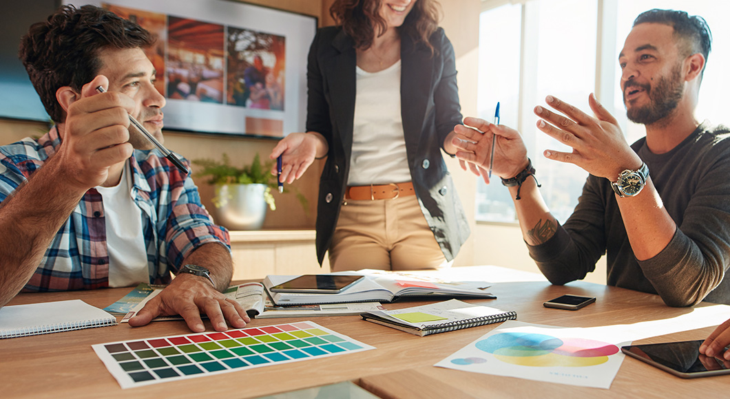 what colours attract customers to buy